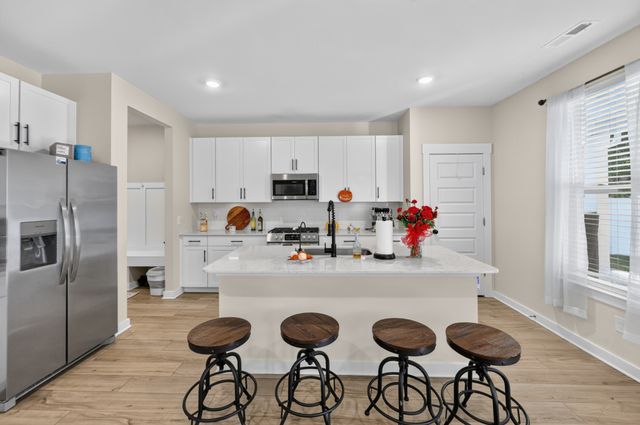 547 Ballard Dr, White House, TN 37188