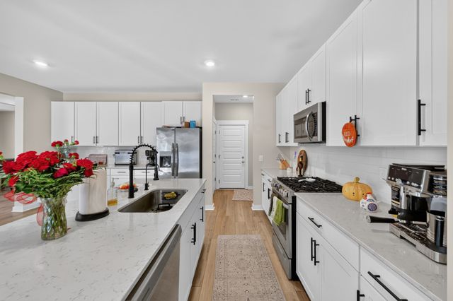 547 Ballard Dr, White House, TN 37188