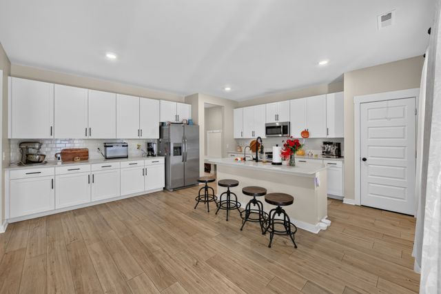 547 Ballard Dr, White House, TN 37188