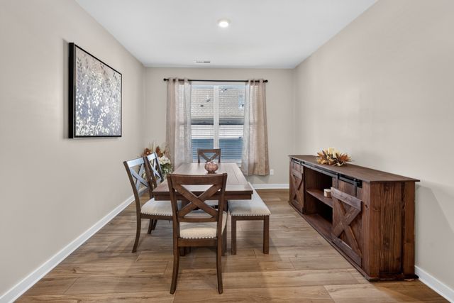 547 Ballard Dr, White House, TN 37188