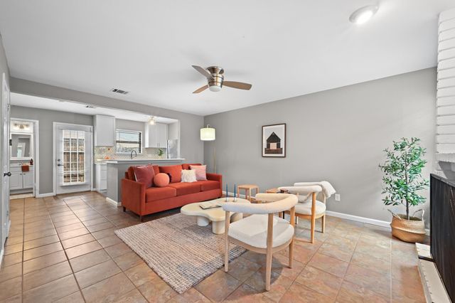 8400 Jamestown DR 332, Austin, TX 78758