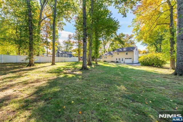 33 Weaver Place, East Hanover Twp, NJ 07936