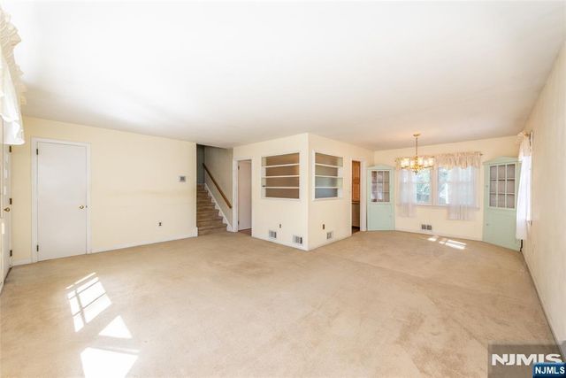 33 Weaver Place, East Hanover Twp, NJ 07936