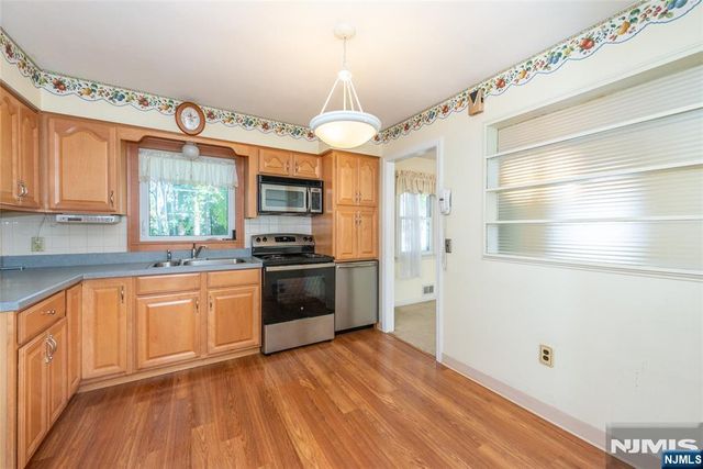 33 Weaver Place, East Hanover Twp, NJ 07936