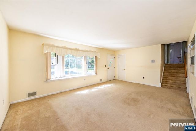 33 Weaver Place, East Hanover Twp, NJ 07936