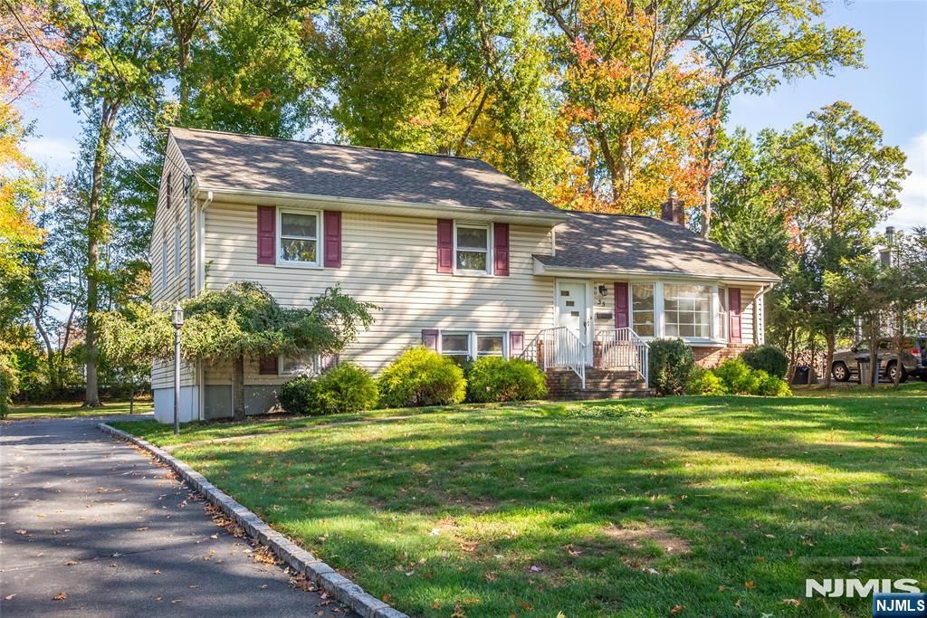 33 Weaver Place, East Hanover Twp, NJ 07936