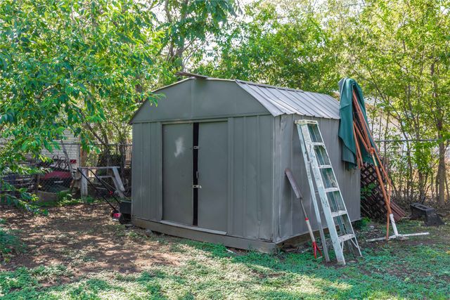 1909 Coggin Avenue, Brownwood, TX 76801