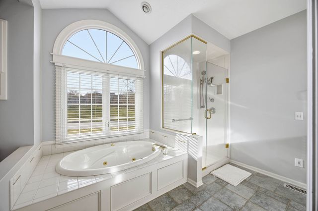 13598 Village Court, Clive, IA 50325