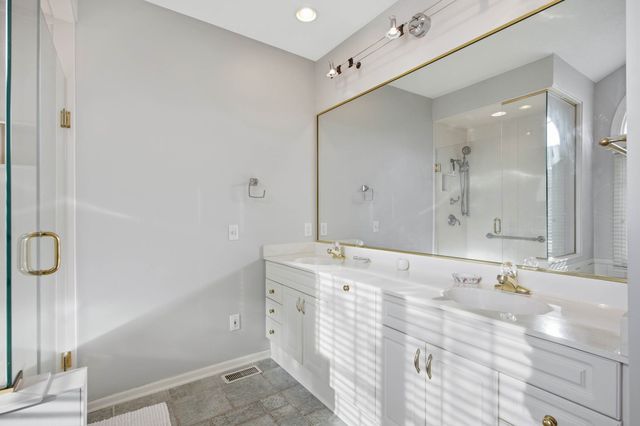 13598 Village Court, Clive, IA 50325