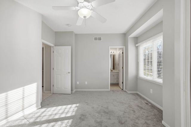 13598 Village Court, Clive, IA 50325