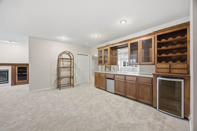 13598 Village Court, Clive, IA 50325