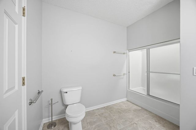 13598 Village Court, Clive, IA 50325