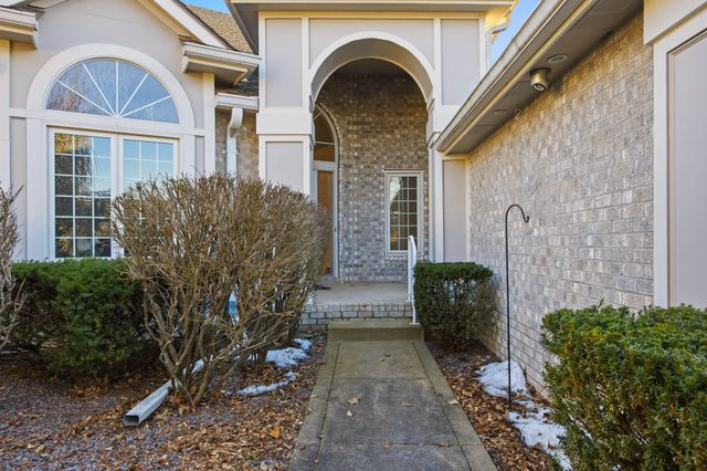 13598 Village Court, Clive, IA 50325