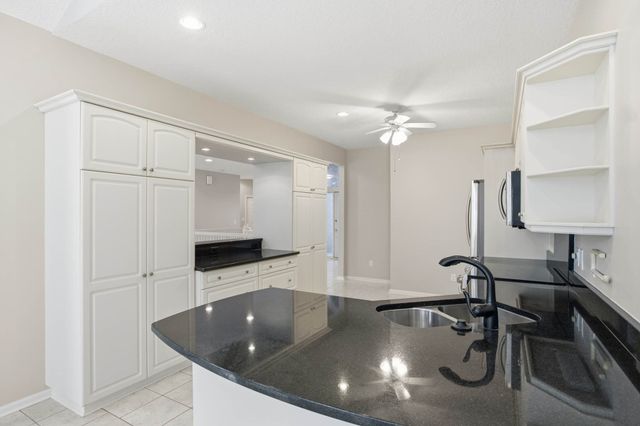 13598 Village Court, Clive, IA 50325