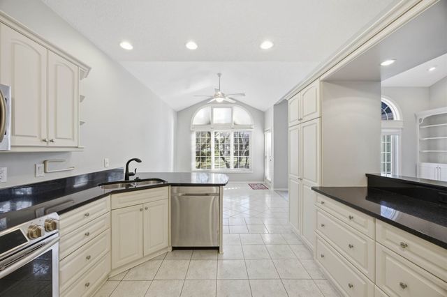 13598 Village Court, Clive, IA 50325