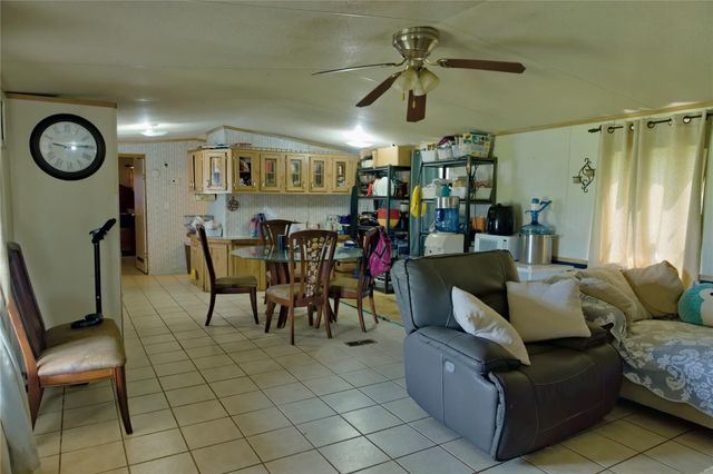 109 Wayside DR, Elgin, TX 78621
