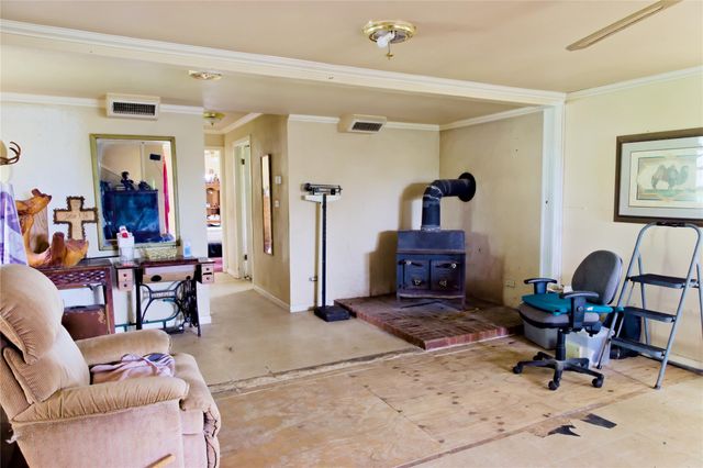 109 Wayside DR, Elgin, TX 78621