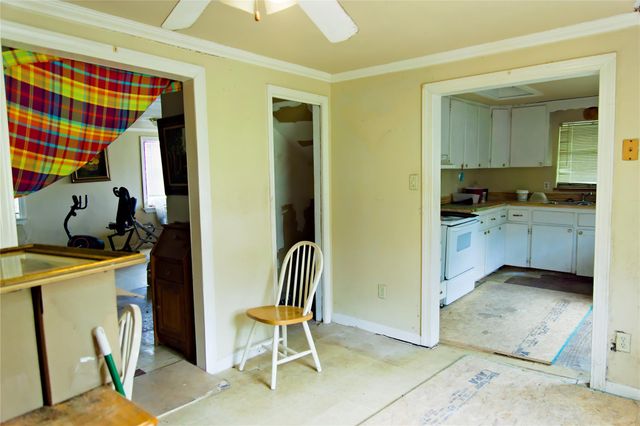 109 Wayside DR, Elgin, TX 78621