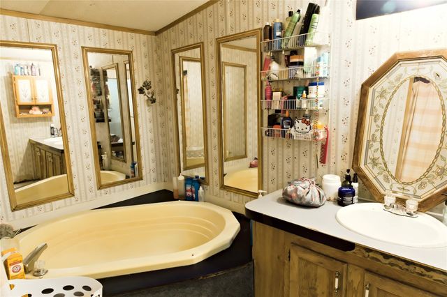109 Wayside DR, Elgin, TX 78621