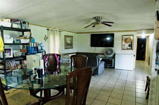 109 Wayside DR, Elgin, TX 78621