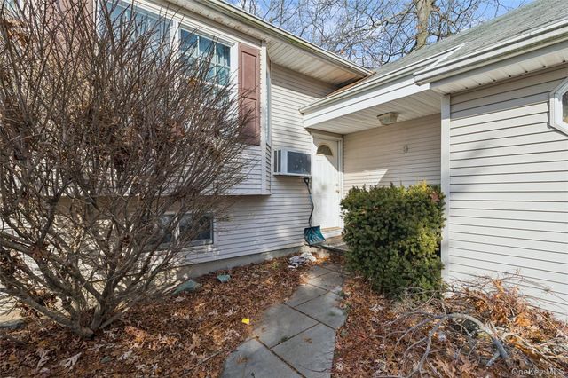 3 Allegheny Drive W, Farmingville, NY 11738