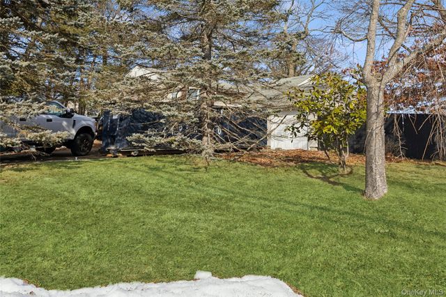 3 Allegheny Drive W, Farmingville, NY 11738