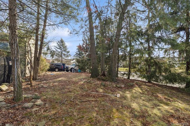 3 Allegheny Drive W, Farmingville, NY 11738