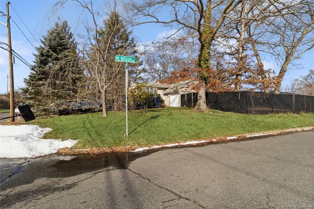 3 Allegheny Drive W, Farmingville, NY 11738