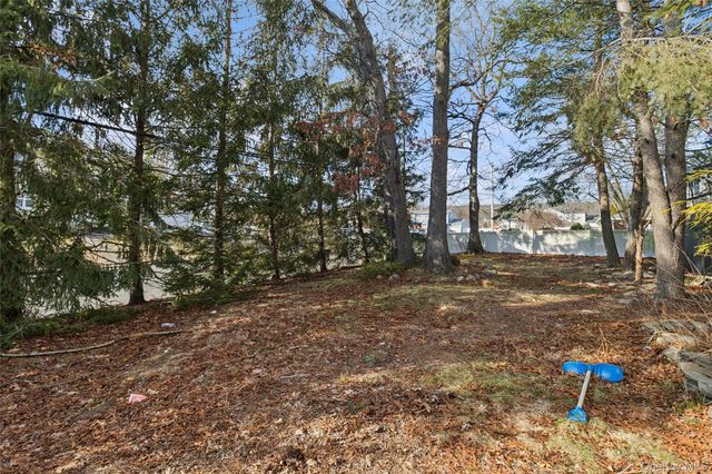 3 Allegheny Drive W, Farmingville, NY 11738