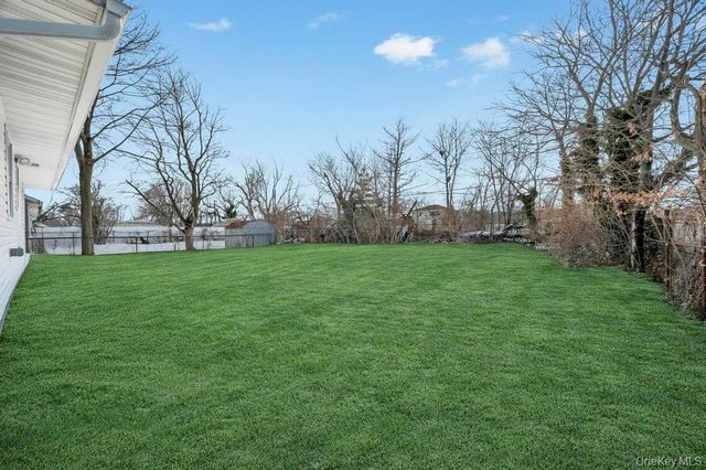 33 Silverpine Drive, Amityville, NY 11701