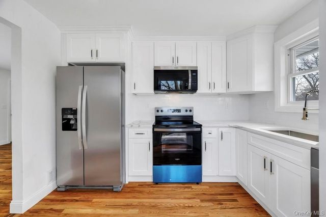 33 Silverpine Drive, Amityville, NY 11701