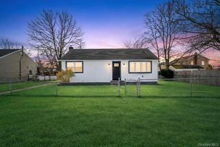 33 Silverpine Drive, Amityville, NY 11701