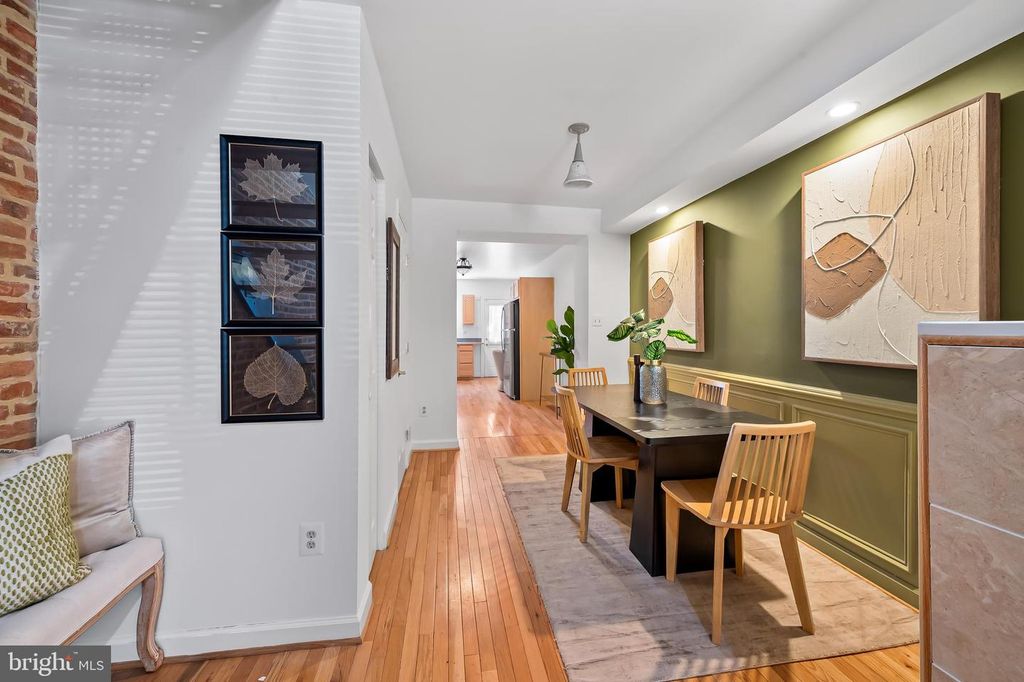 Image 10 of property listing at 819 S PORT ST, Baltimore, MD 21224