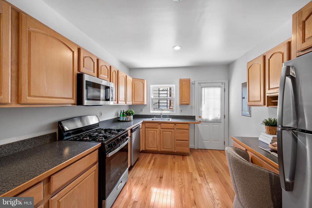 Image 11 of property listing at 819 S PORT ST, Baltimore, MD 21224
