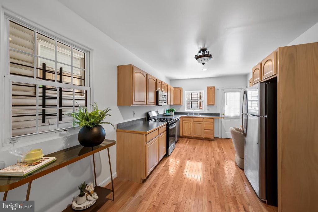 Image 12 of property listing at 819 S PORT ST, Baltimore, MD 21224