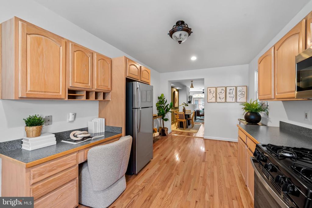 Image 14 of property listing at 819 S PORT ST, Baltimore, MD 21224