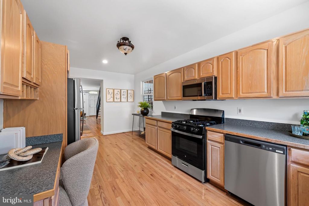 Image 15 of property listing at 819 S PORT ST, Baltimore, MD 21224