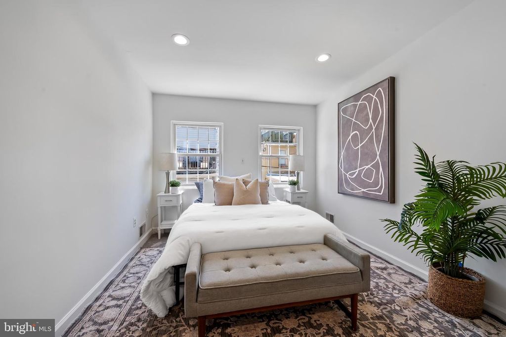 Image 17 of property listing at 819 S PORT ST, Baltimore, MD 21224