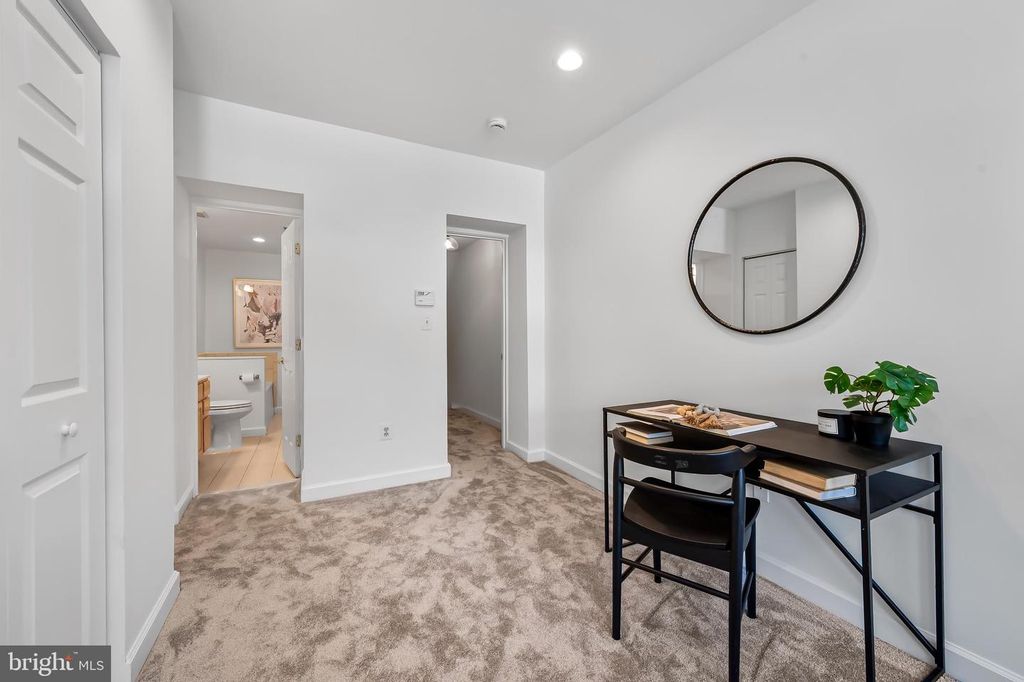 Image 19 of property listing at 819 S PORT ST, Baltimore, MD 21224