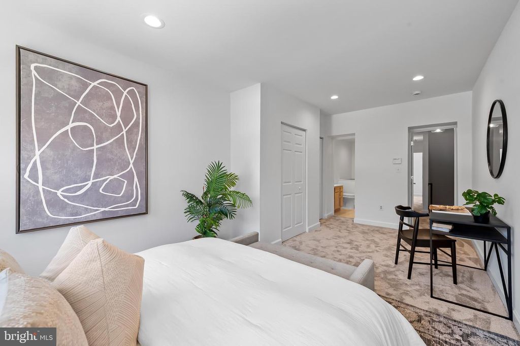 Image 20 of property listing at 819 S PORT ST, Baltimore, MD 21224