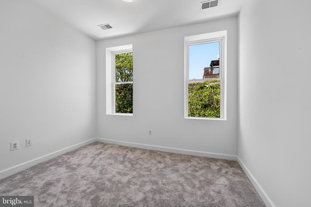 Image 24 of property listing at 819 S PORT ST, Baltimore, MD 21224