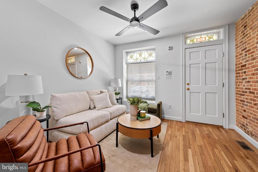 Image 4 of property listing at 819 S PORT ST, Baltimore, MD 21224