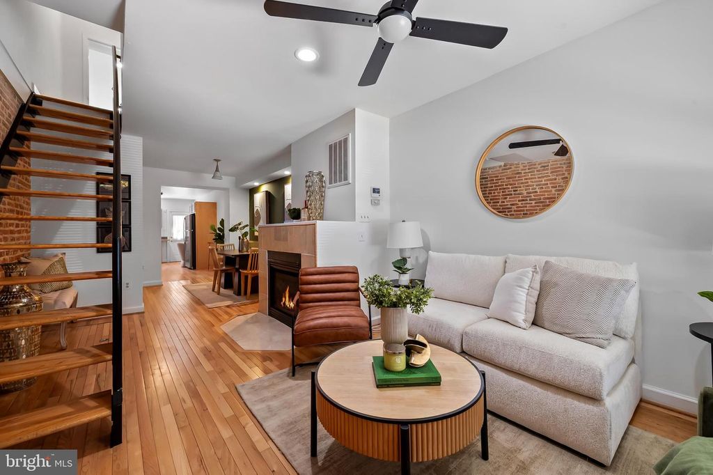 Image 6 of property listing at 819 S PORT ST, Baltimore, MD 21224