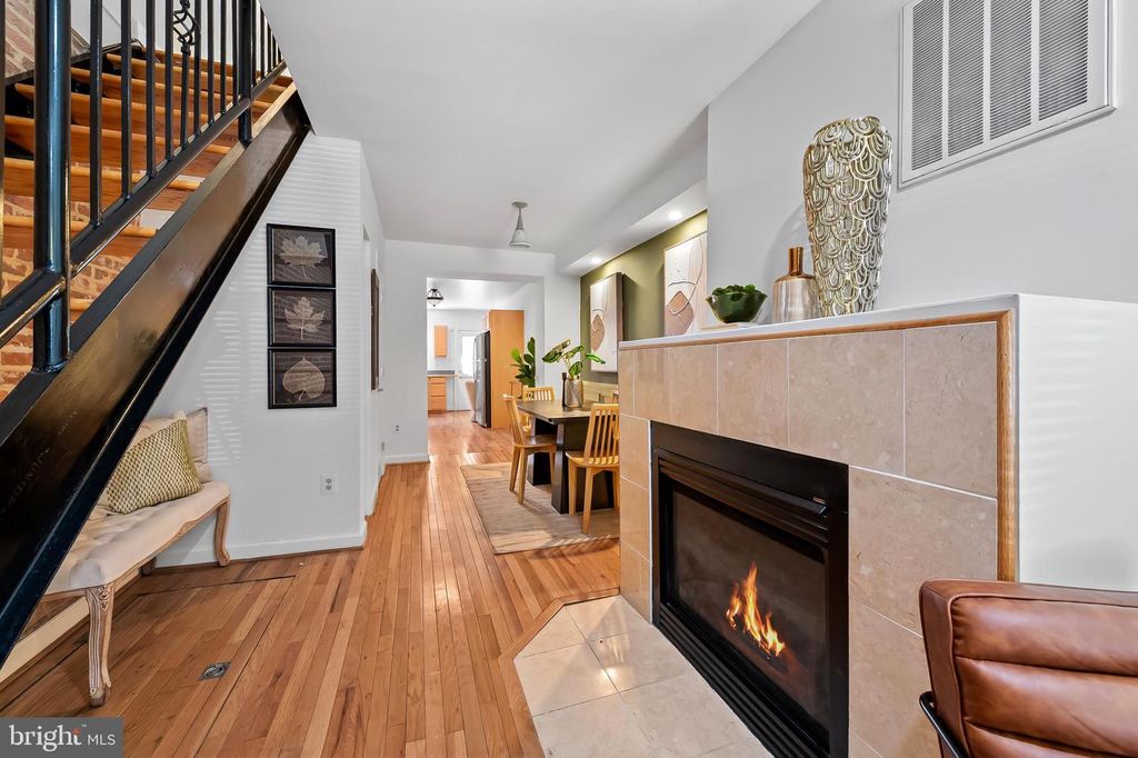 Image 7 of property listing at 819 S PORT ST, Baltimore, MD 21224