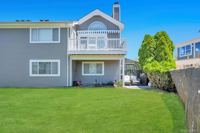 118 E Midland Pond Court, Moriches, NY 11955