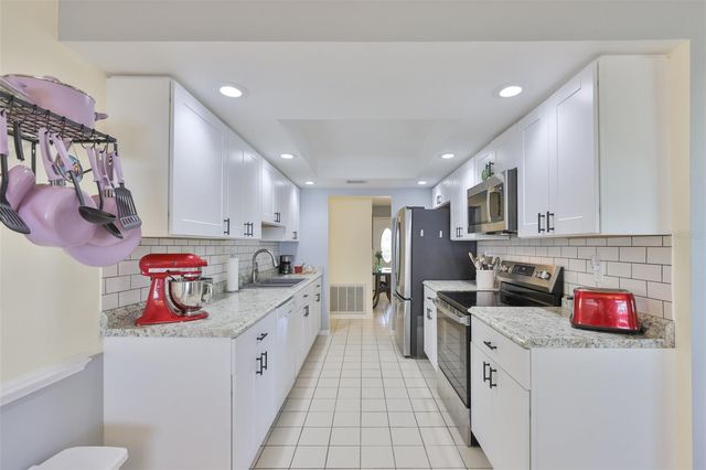 1809 GRANVILLE LANE, Sun City Center, FL 33573