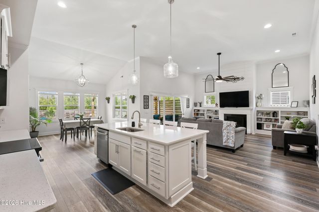 67 Man O War Lane, Hampstead, NC 28443