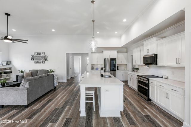 67 Man O War Lane, Hampstead, NC 28443