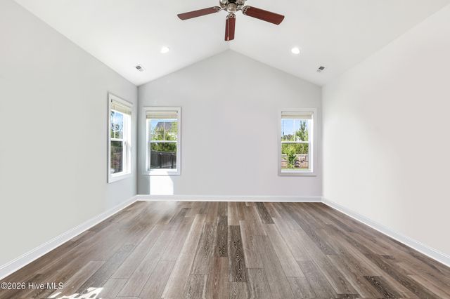 67 Man O War Lane, Hampstead, NC 28443
