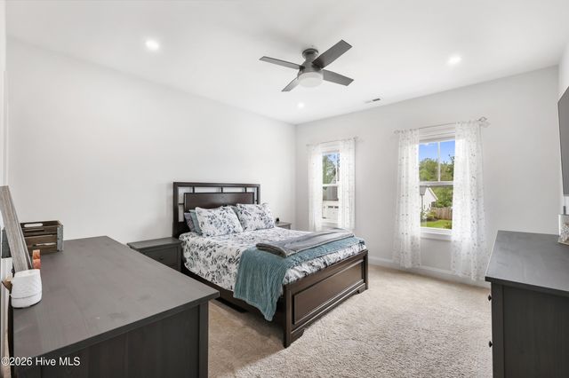 67 Man O War Lane, Hampstead, NC 28443